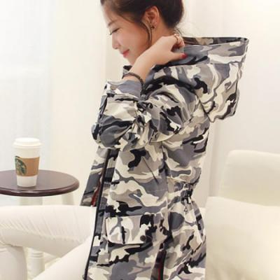 韩国街拍最新2014秋装新款潮流街头迷彩连帽夹克宽松中长款风衣外套 女